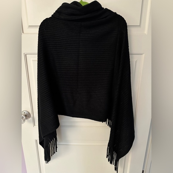 BCBGMAXAZRIA Black Knit Fringe Poncho/Wrap - Picture 4 of 7